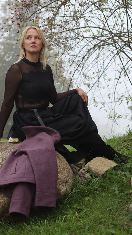 Tilla bītlene ar mežģīni krūšu daļā